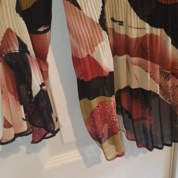 Sere Nade New York Abstract Print‎ Pleated Long Sleeve Button Down Blouse - Picture 7 of 9